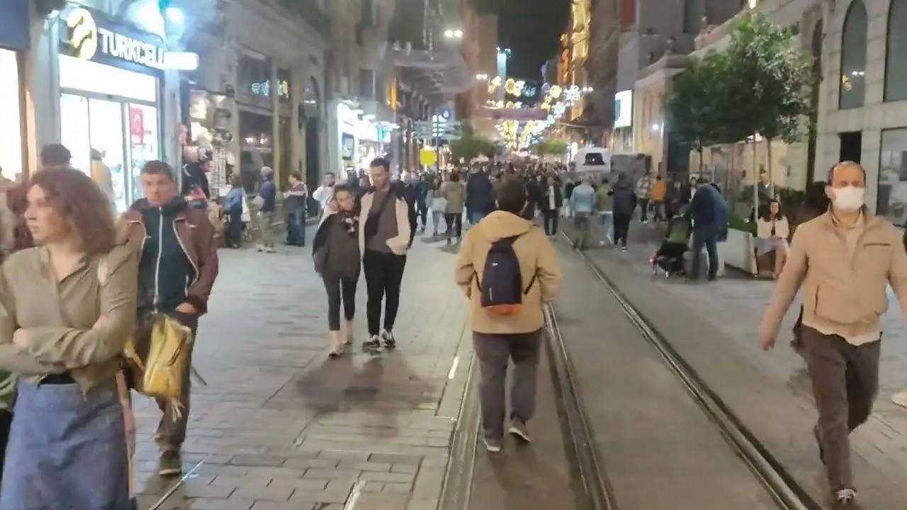 伊斯坦布尔夜游伊斯提克拉尔大街