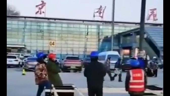 誰說不清零了？北京南苑機場改建方艙幹的熱火朝天
