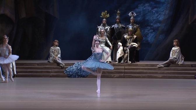 RAYMONDA | Bolshoi Ballet in cinema | Olga Smirnova in Act III - Coda