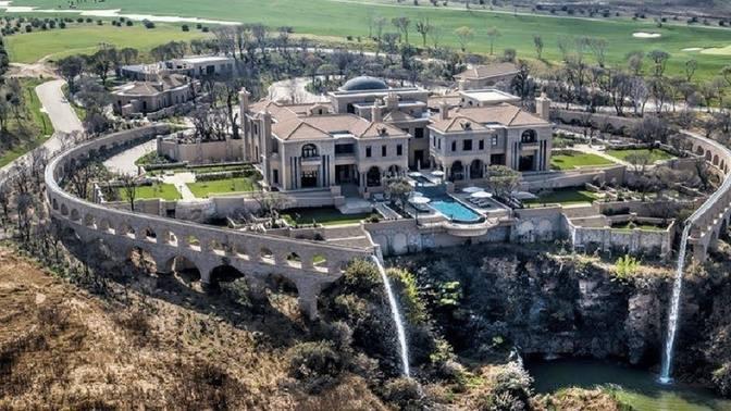  The Biggest Mansion in America