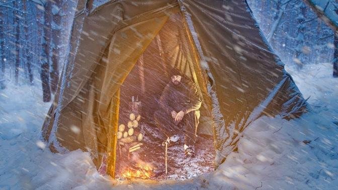 Primitive Warm Shelter, Wigwam, Bushcraft winter solo overnight, Survival