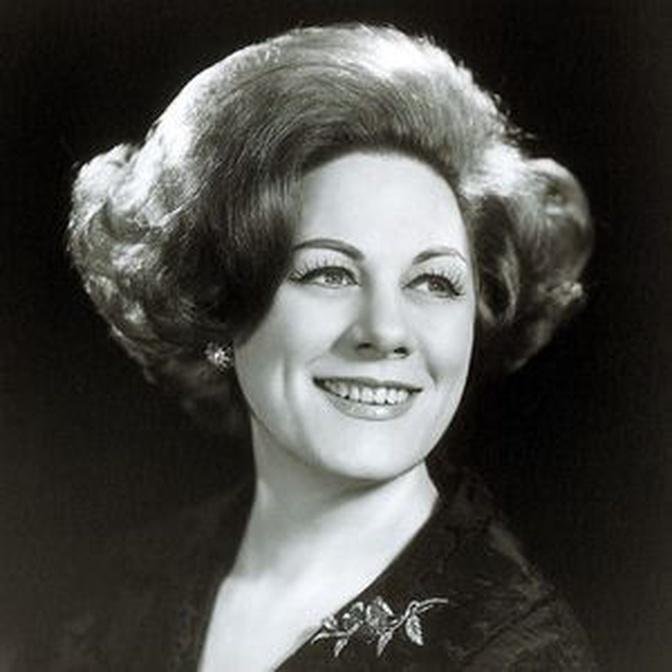 Renata Tebaldi sings Voi Lo Sapete (vaimusic.com).