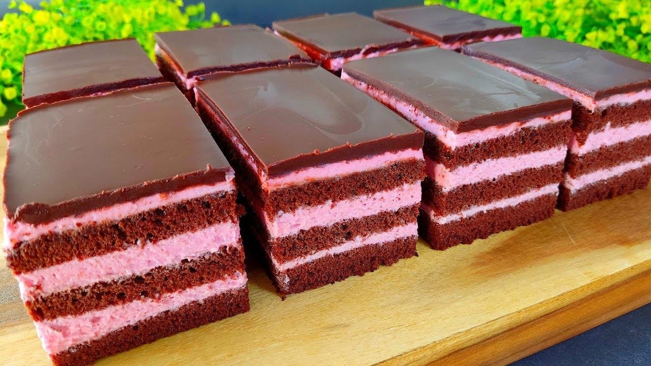 Köstlicher Schokoladenkuchen, der auf der Zunge zergeht. Einfach und ...