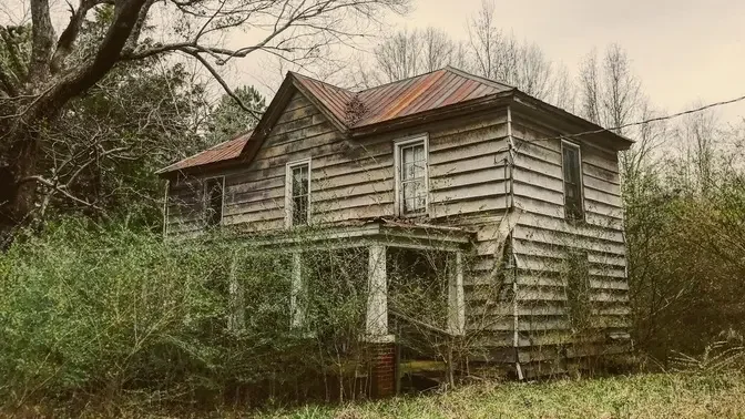 Packed 150 year old Abandoned House Down South & A few antiques