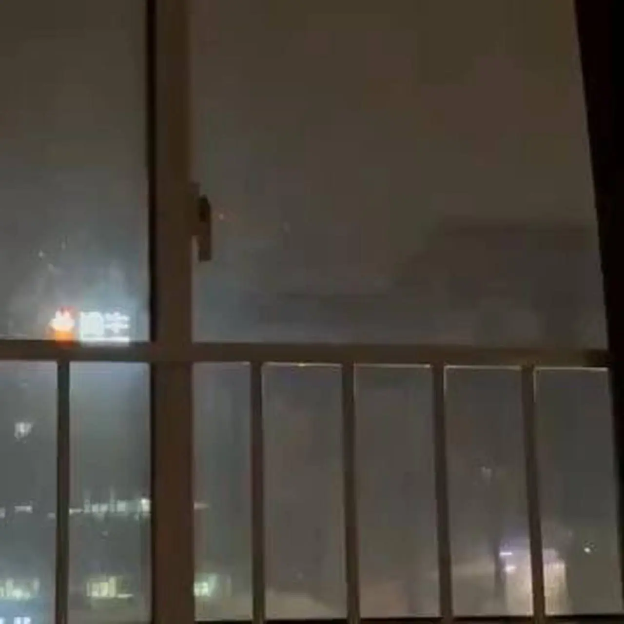 2024年2月20日，江苏南京、苏州、常州、无锡等地出现雷打雪天气。