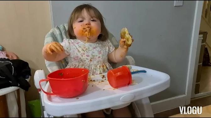 How Babies Eat Dinner!