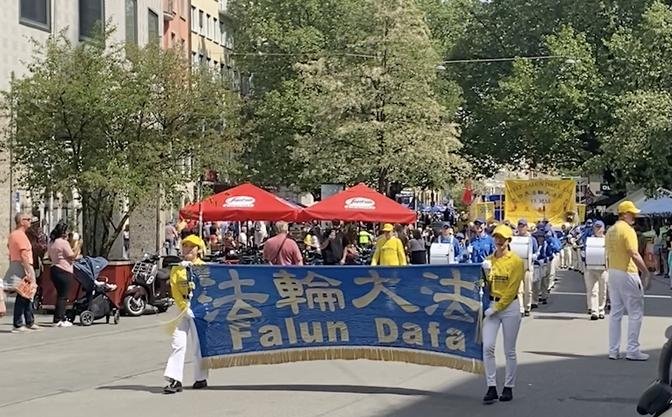 Welt Falun Dafa Tag 2024 in München - Parade