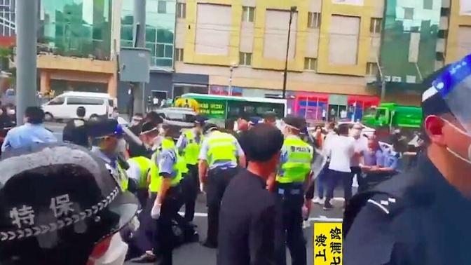【禁聞】上海商戶遊行示威 爆發警民衝突