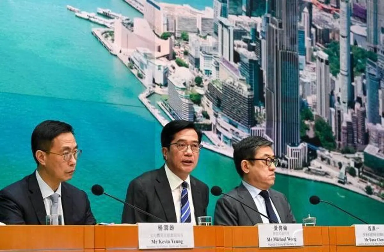 被要求做禮貌大使 香港市民轟：高官做表率啦！(圖)