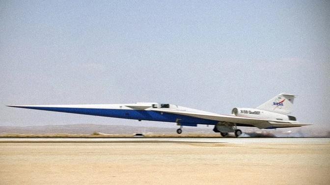 A Supersonic Aircraft with a Silencer
