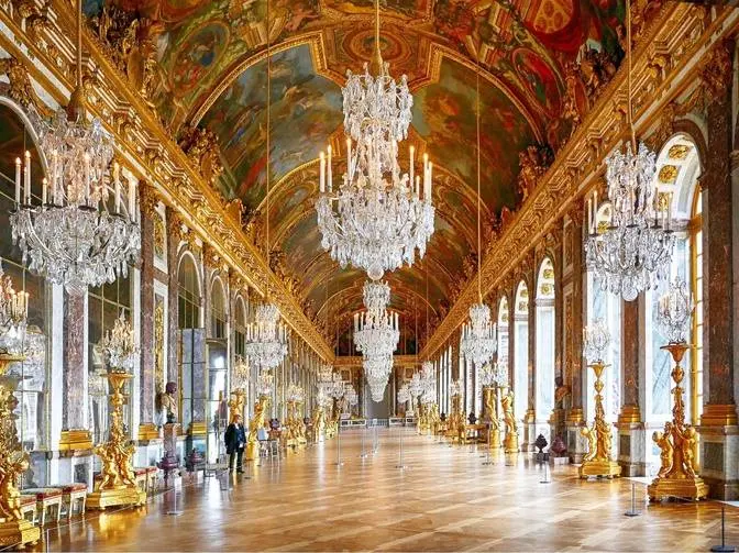 Top 10 Most Beautiful Palaces in The World