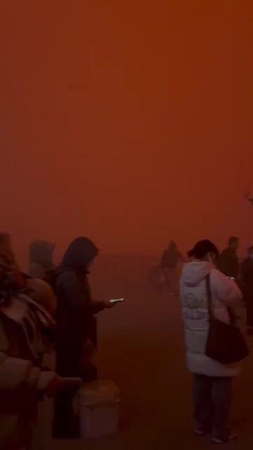 新疆沙塵暴 天空呈現恐怖暗紅色