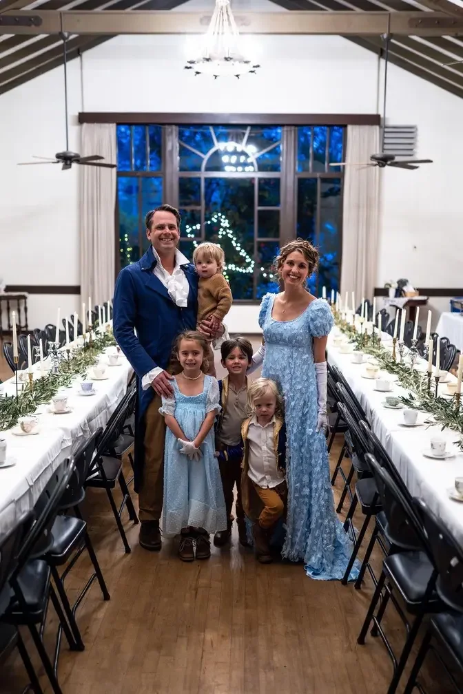 Mr. and Mrs. Cook with their family. (Courtesy of <a href="https://www.instagram.com/sprucestudiofilms/">Brett Edwards</a> via <a href="https://www.instagram.com/worlds.of.hope/">Katie Cook</a>)