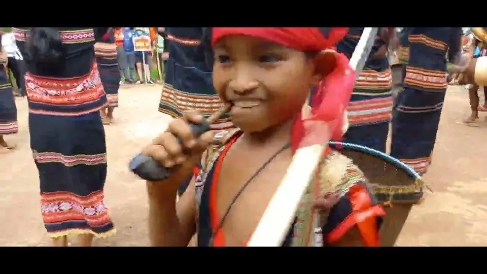 Đôi công chiêng làng xiu iavê jonnay 81tâynguyên