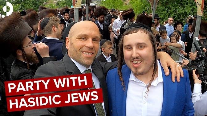  Inside Unbelievable Hasidic Jewish Torah Celebration 🇺🇸