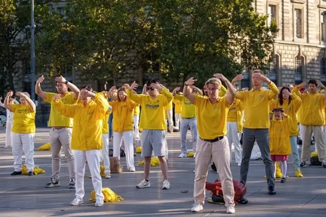Paris, Franța: Practicanți din Europa întreagă împărtășesc frumusețea Falun Dafa în Place de la République