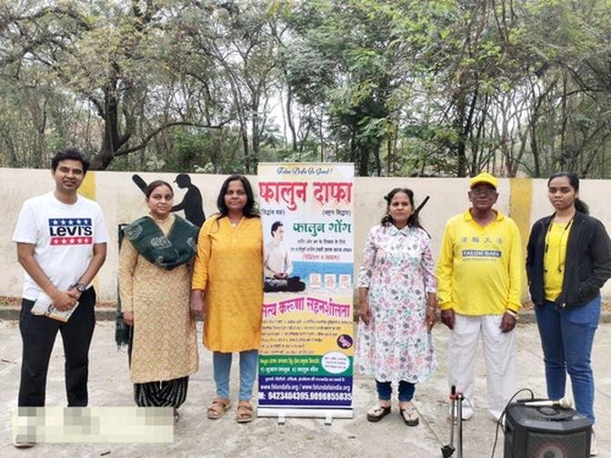 Nagpur, India: Studenţii beneficiază în urma faptului că învaţă să practice Falun Dafa