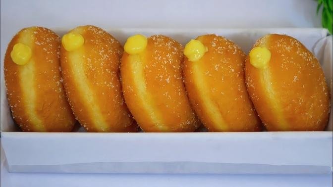  Soft and fluffy donuts with vanilla custard cream