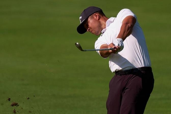 Xander Schauffele secured his first major victory by birdying the 18th hole, clinching the PGA Championship title