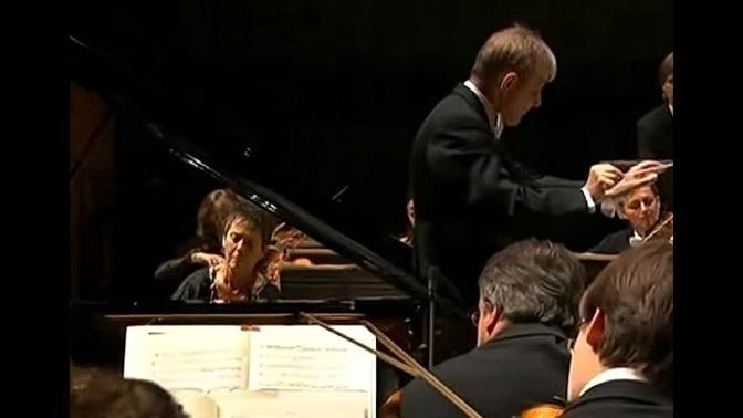 Chopin - Piano Concerto No. 2 - Maria João Pires, Trevor Pinnock